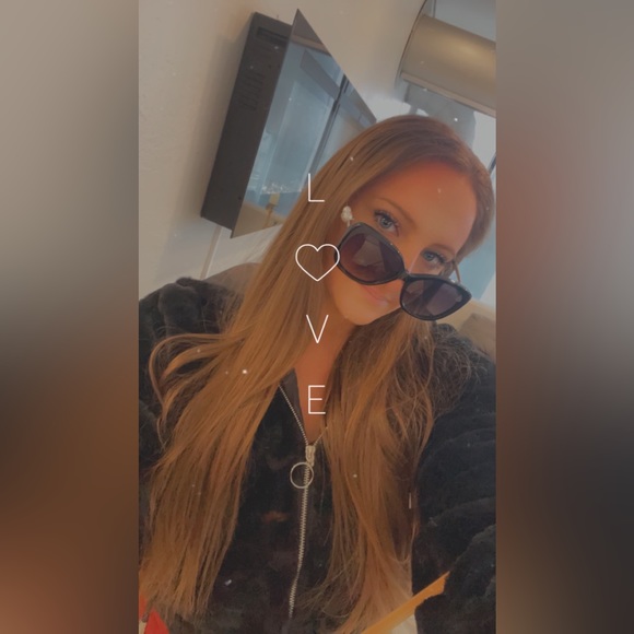 stephsposh flying solo live notification💕🛍 - Picture 11 of 12